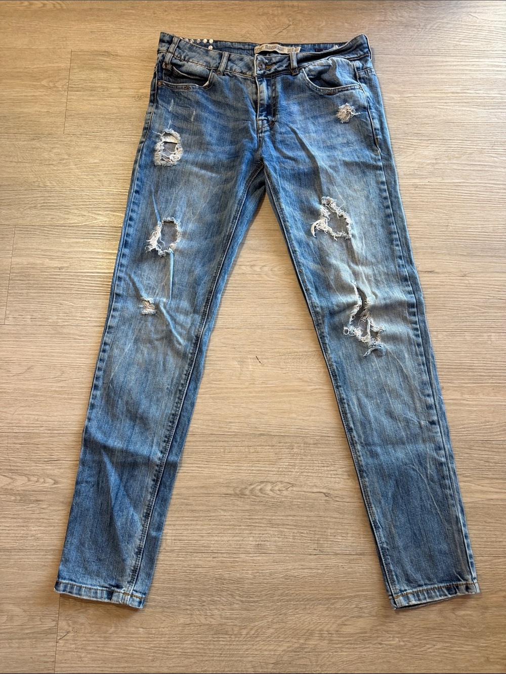 Zara Women’s Distressed Light Blue Skinny Jeans